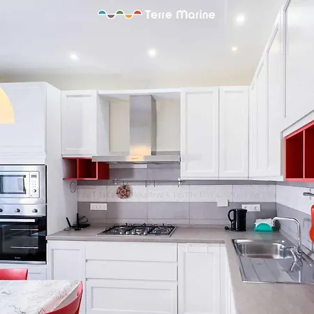 Myro's House, Terre Marine *